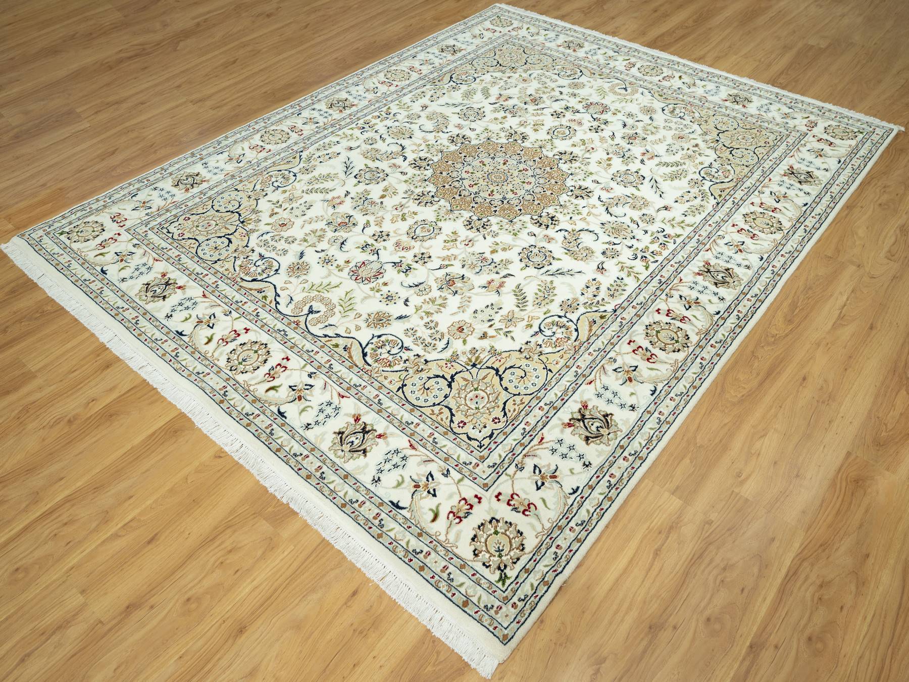 Traditional Rugs LUV814383